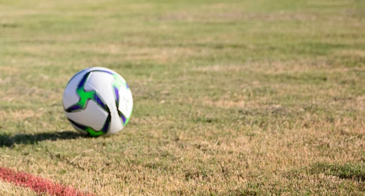 Piłka nożna, Okręgówka wznawia rozgrywki Drużyny powiatu świeckiego faworytami pierwszych meczach - zdjęcie, fotografia