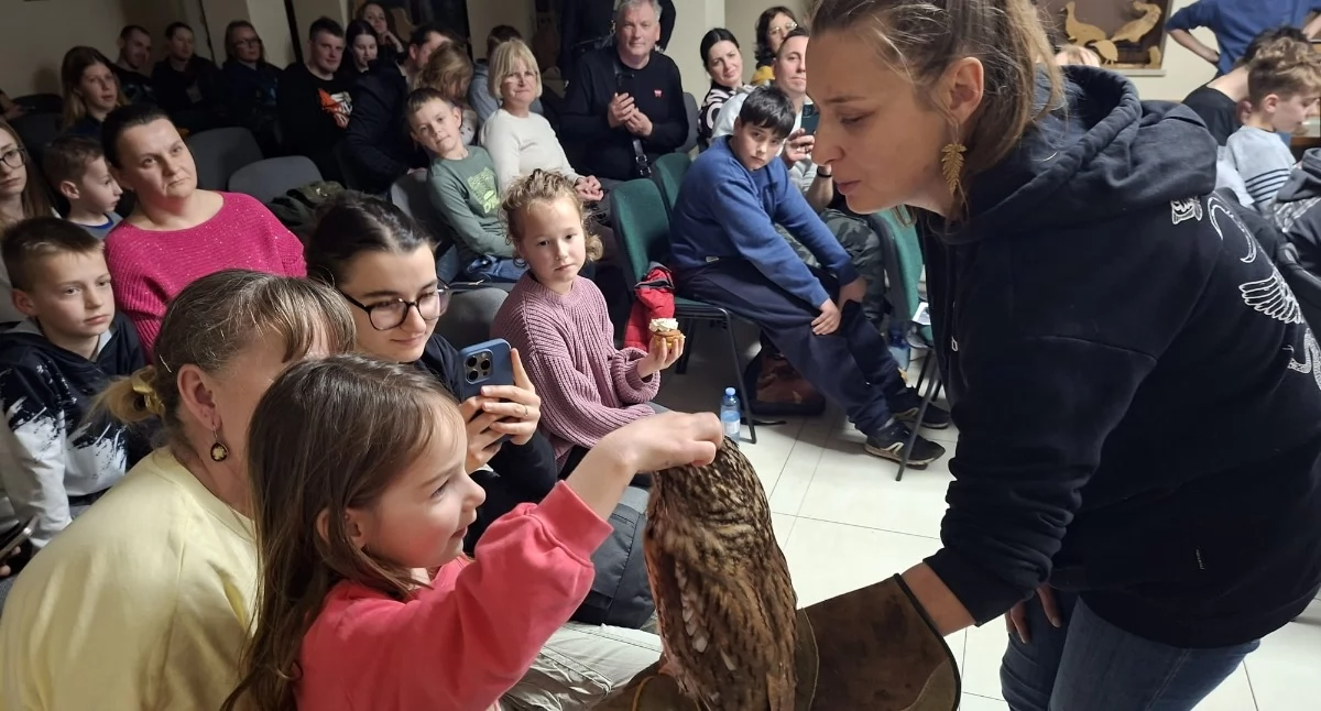 Środowisko, królowały Tleniu Można było doświadczyć bezpośredniego kontaktu fascynującymi ptakami - zdjęcie, fotografia