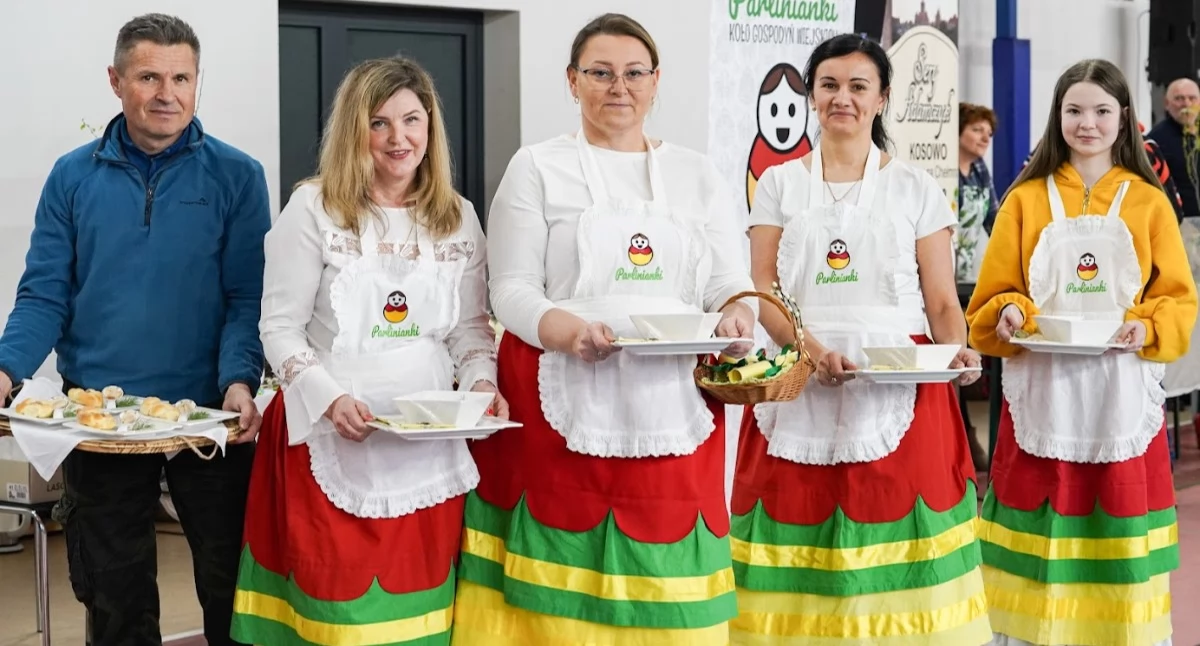 Na fotografii KGW Parlinianki podczas jednej z edycji Wielkanocnego Stołu