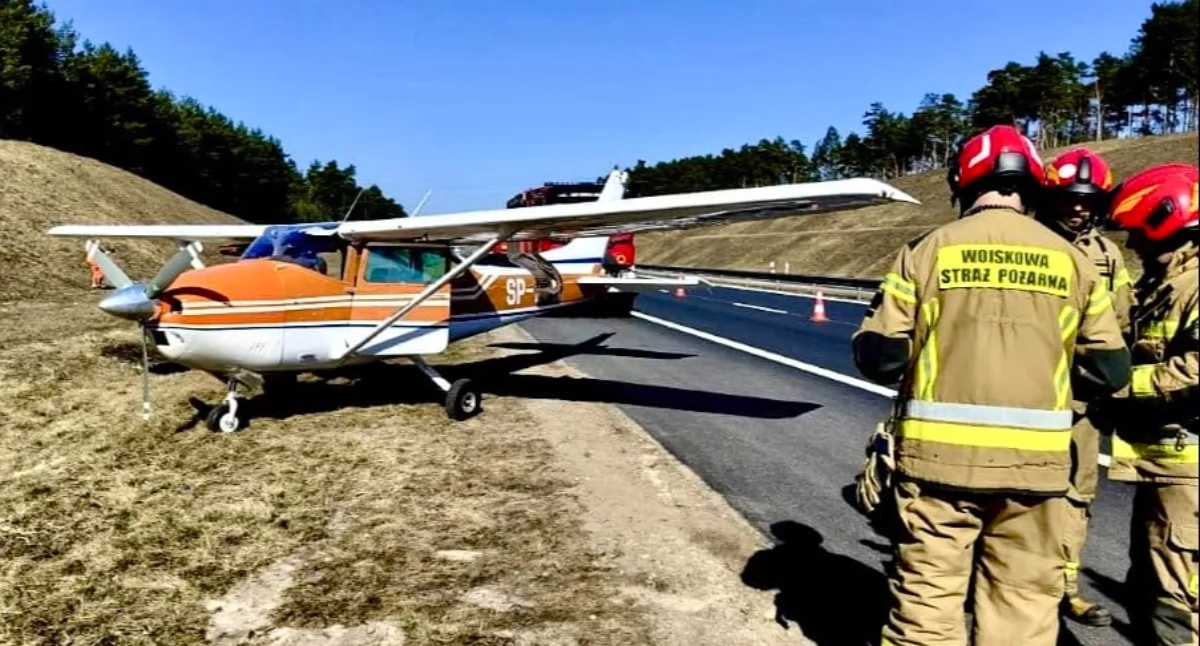 Wypadek drogowy, było przyczyną awaryjnego lądowania autostradzie Znane wstępne ustalenia - zdjęcie, fotografia
