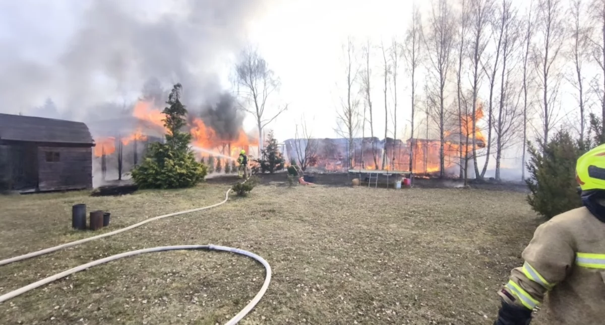 Pożar, Kłęby były widziane daleka Straty pożarze bardzo duże - zdjęcie, fotografia