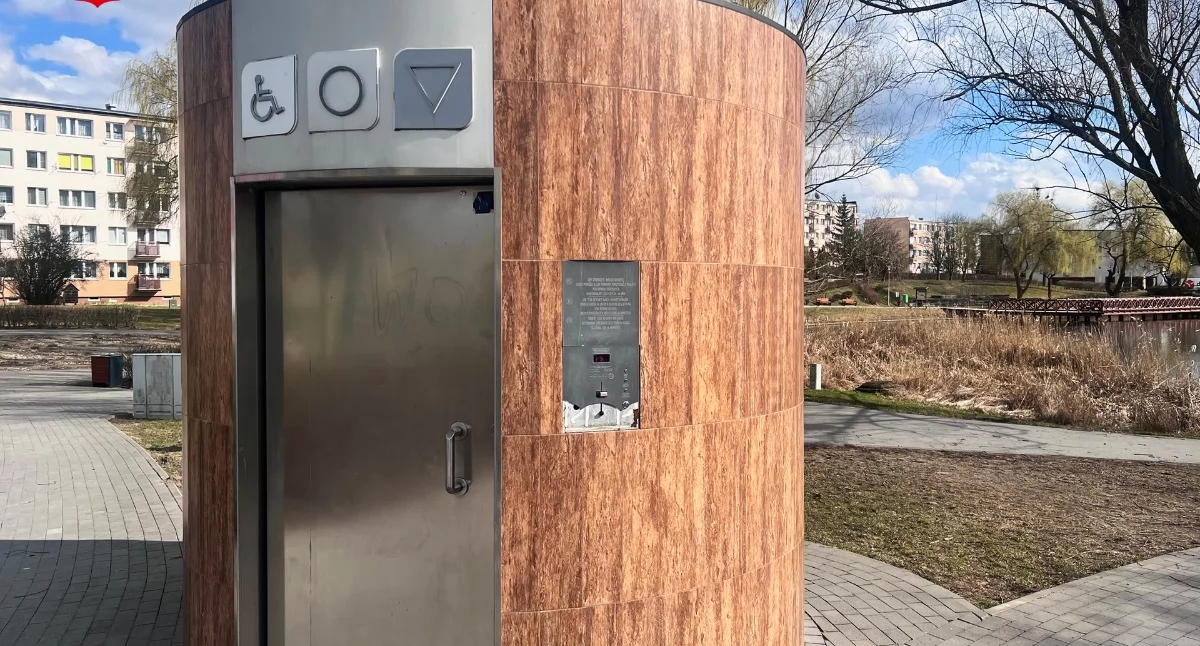 Interwencja, Toalety Świeciu zniszczone szukanie sprawców - zdjęcie, fotografia