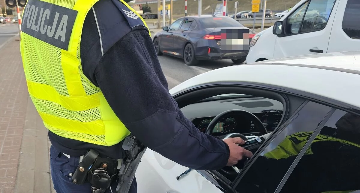 Akcja policji, Bezpieczne Święta Wielkanocne drogach Policja zapowiada wzmożone kontrole - zdjęcie, fotografia