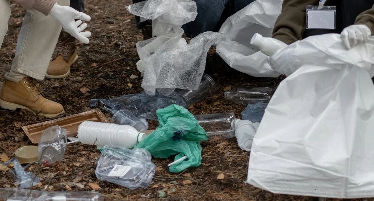 Środowisko, Posprzątaj leśnikami strażakami „Śmieci mniej lasom lżej” - zdjęcie, fotografia