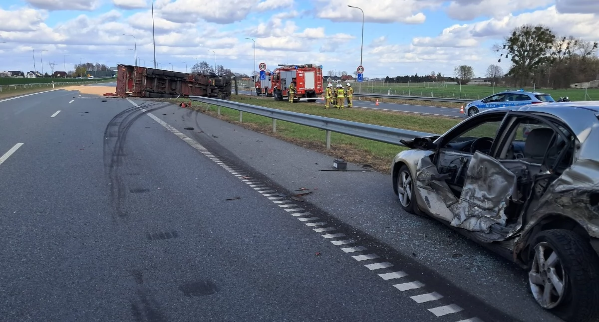 Na fotografii wypadek na trasie S5 w Borównie fot. OSP Dobrcz