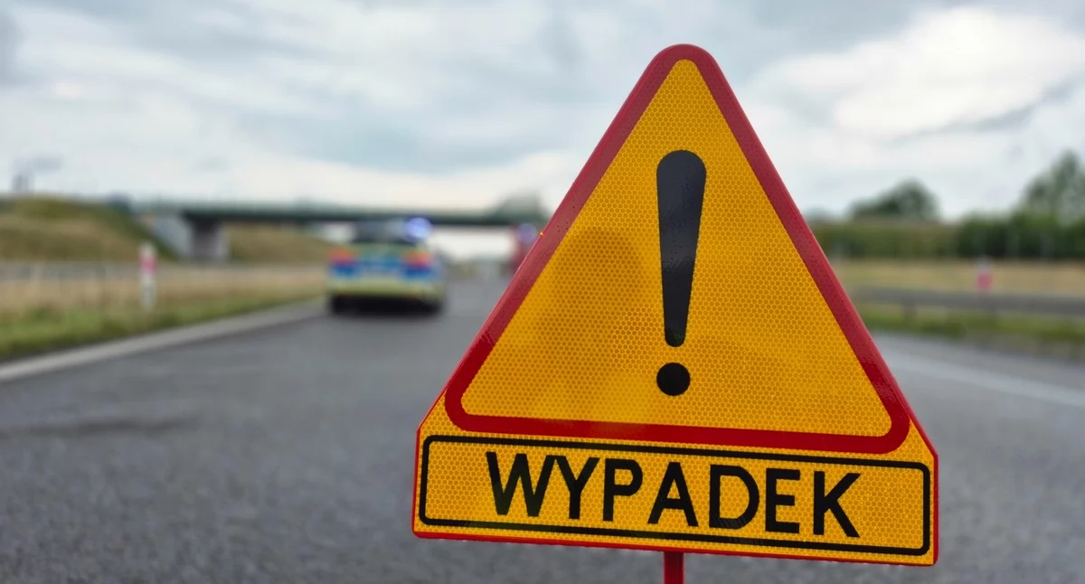 Wypadek drogowy, Wypadek autostradzie Dachował samochód osobowy - zdjęcie, fotografia
