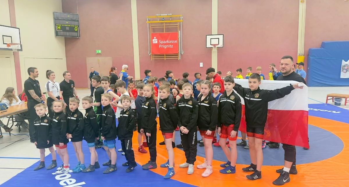 Zapasy, Młodzi zapaśnicy Olimpijczyka Świecie wystartowali zawodach Niemczech Przywieźli medale! - zdjęcie, fotografia