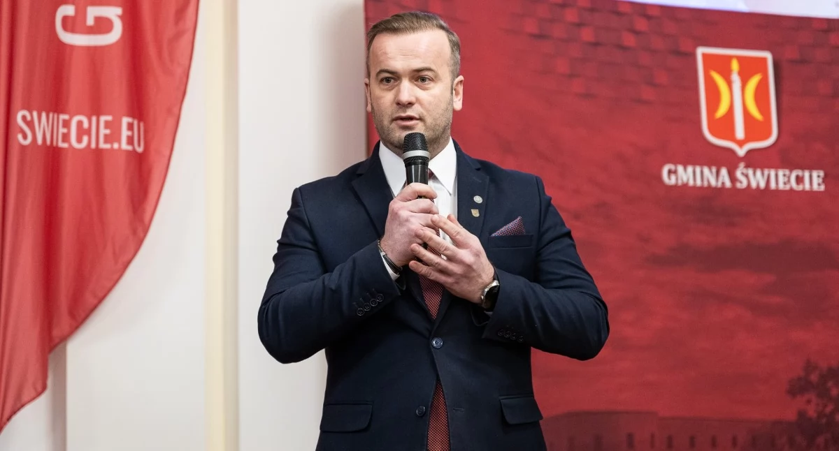 Samorząd, Burmistrz Świecia Krzysztof Kułakowski „Nie zatrzymamy mieszkańców dostępnych mieszkań” - zdjęcie, fotografia