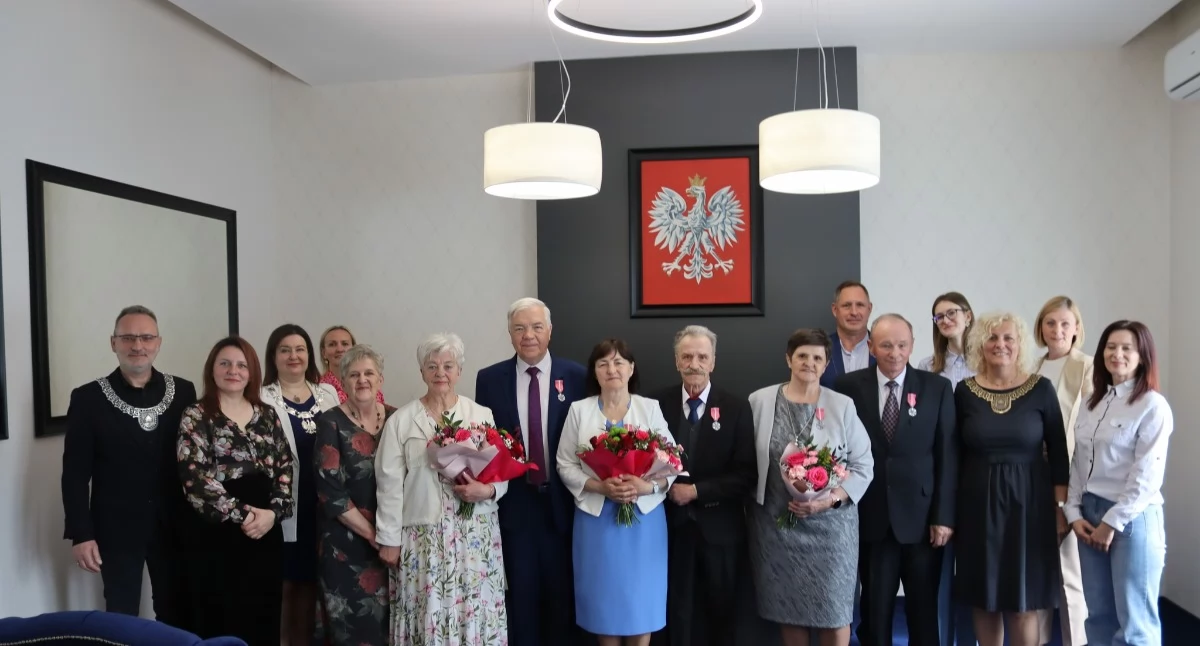 Jubileusz, Otrzymali medale długoletnie pożycie małżeńskie Wyjątkowy jubileusz gminy Dragacz - zdjęcie, fotografia