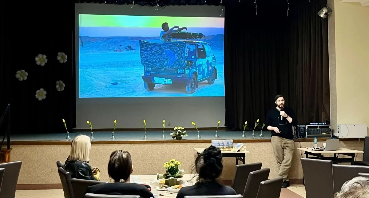 Książki, pisanie i literatura, Przejechał maluchem przez Afrykę swoich przygodach opowiedział - zdjęcie, fotografia