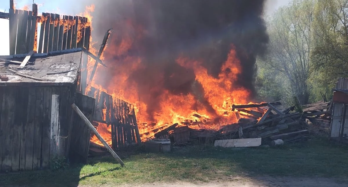 Pożar, Stodoła poszła dymem akcji wiele zastępów - zdjęcie, fotografia