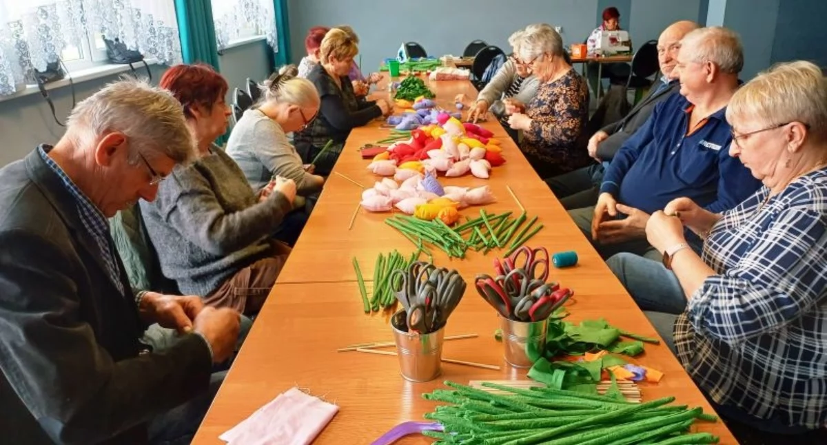 Czas wolny, Seniorzy gminy Jeżewo aktywnie spędzają Kolejne spotkania - zdjęcie, fotografia