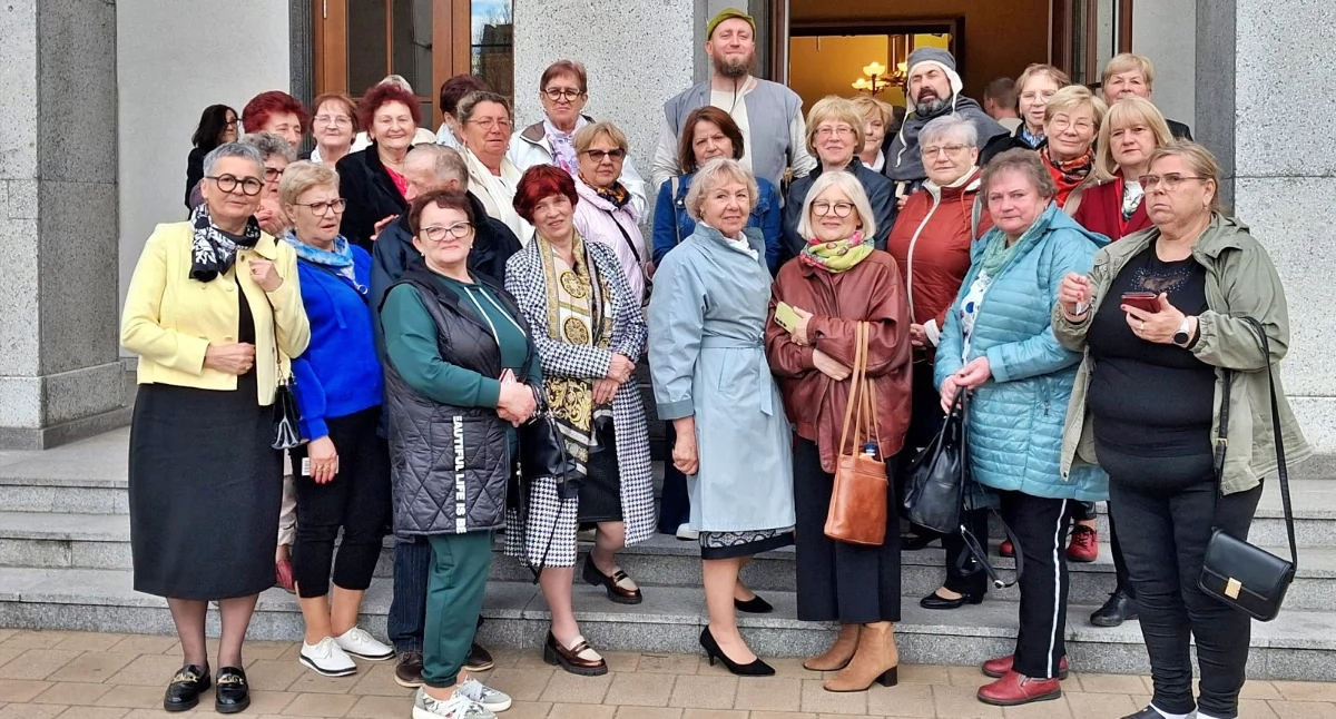 Uroczystości, święta i obchody, pięć Seniorzy gminy Bukowiec świętowali powstanie swojego Klubu - zdjęcie, fotografia