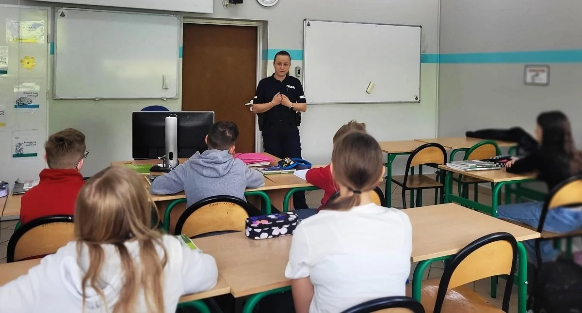 Edukacja, Policja „dwójce” Rozmawiano ważne tematy - zdjęcie, fotografia