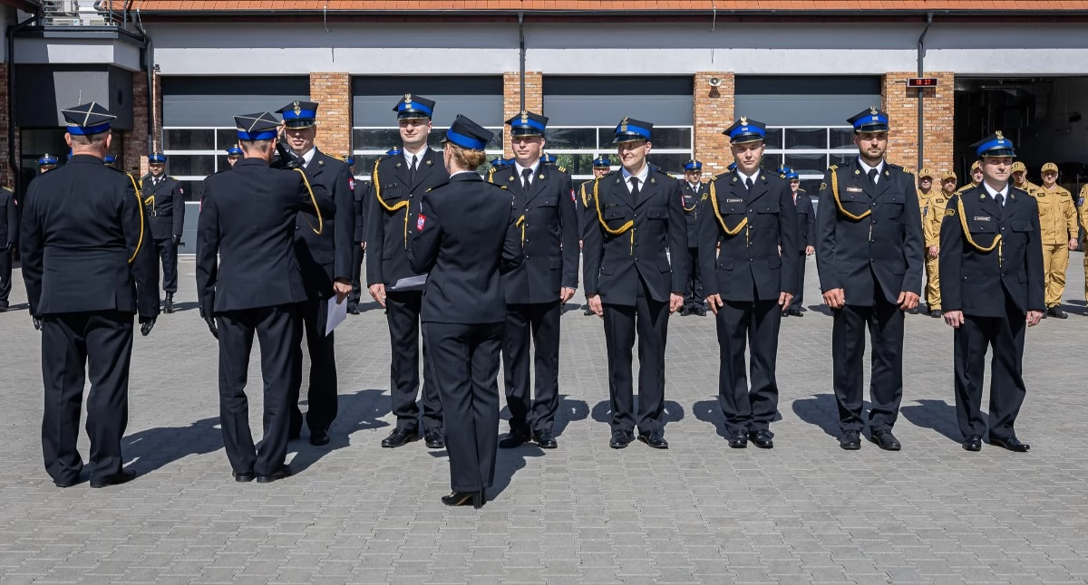 Akcja straży, dzień strzegą bezpieczeństwa Strażacy naszego regionu odznaczeniami awansami - zdjęcie, fotografia