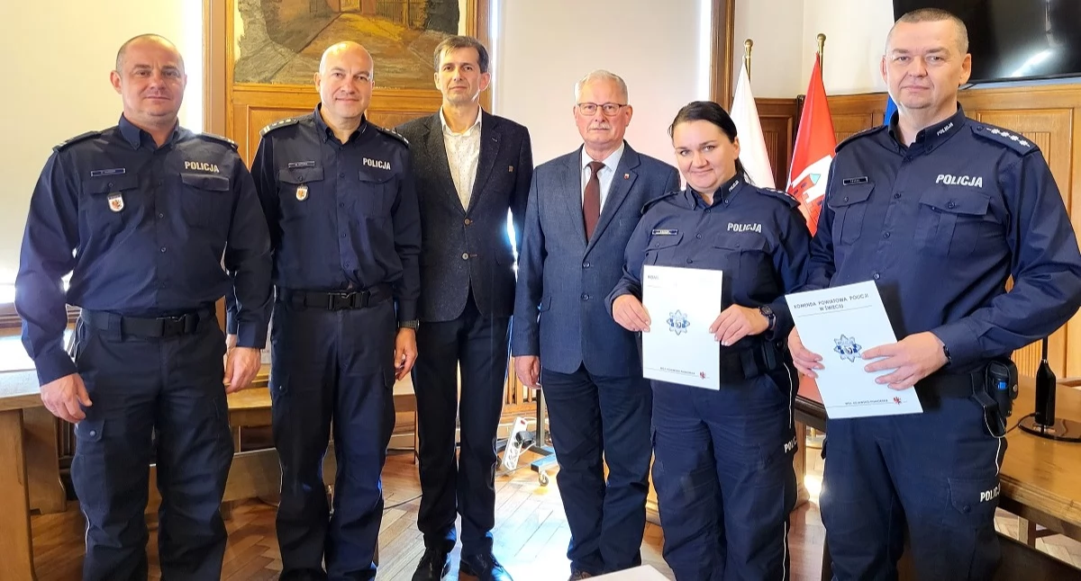 Akcja policji, Zmiany kadrowe komisariacie policji Nowem - zdjęcie, fotografia