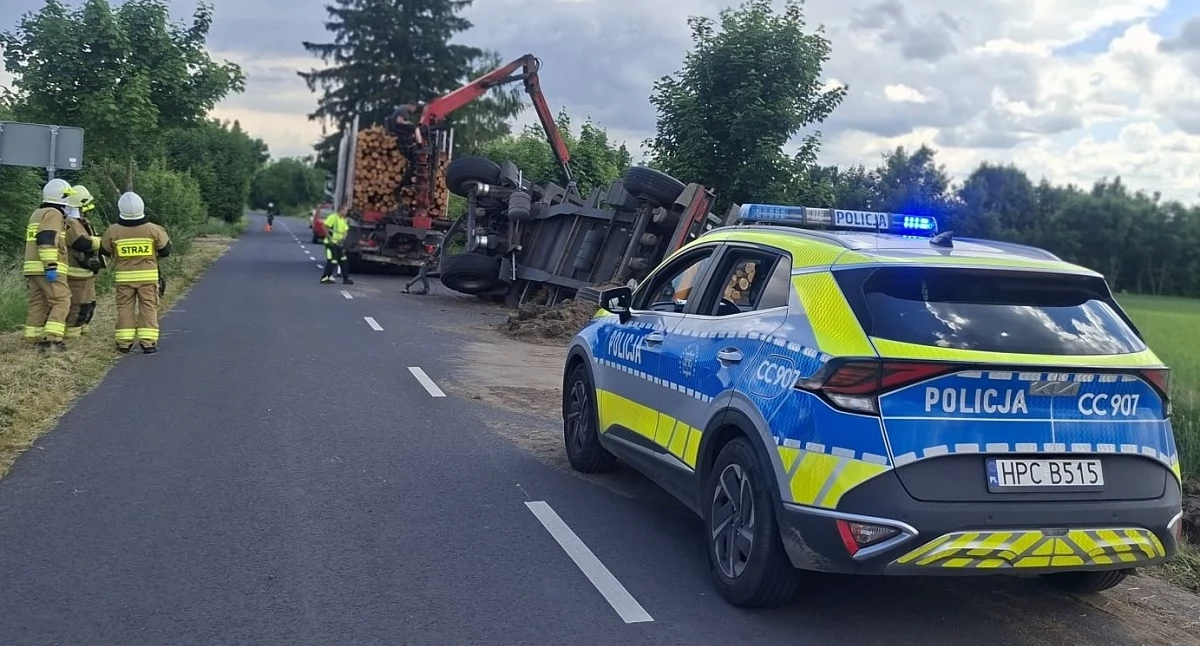 Wypadek drogowy, Seria zdarzeń drogowych powiecie świeckim policji - zdjęcie, fotografia