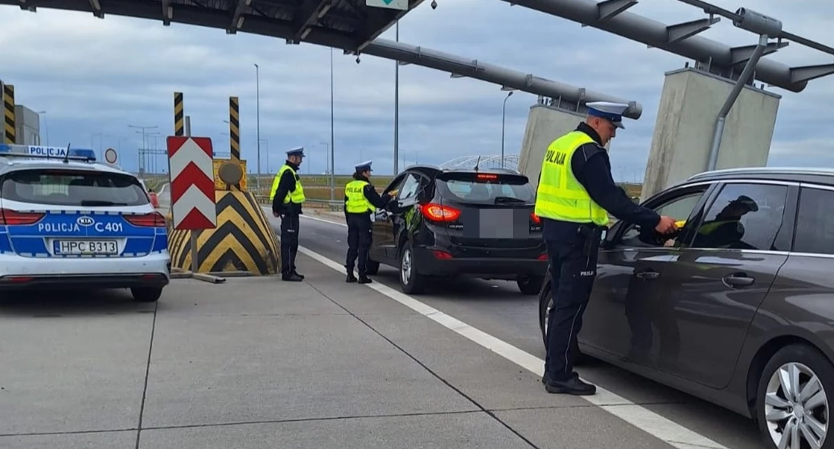 Akcja policji, Skontrolowali tysiące kierowców Niektórzy pojechali dalej - zdjęcie, fotografia