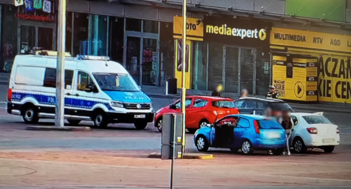 Piraci drogowi, Driftował parkingu Świeciu Stracił prawo jazdy został ukarany wysokim mandatem - zdjęcie, fotografia