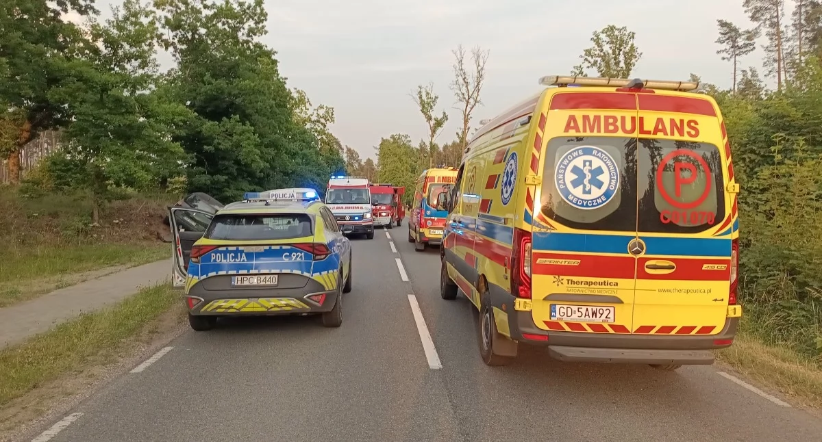 Wypadek drogowy, Poważny wypadek trasie Tleń Wśród poszkodowanych dzieci - zdjęcie, fotografia