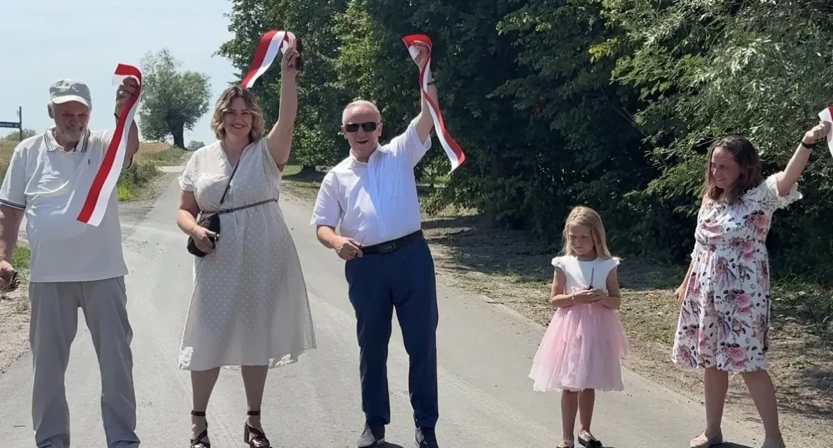 Inwestycje, droga gminie Pruszcz gotowa Uroczyście przecięto wstęgę - zdjęcie, fotografia