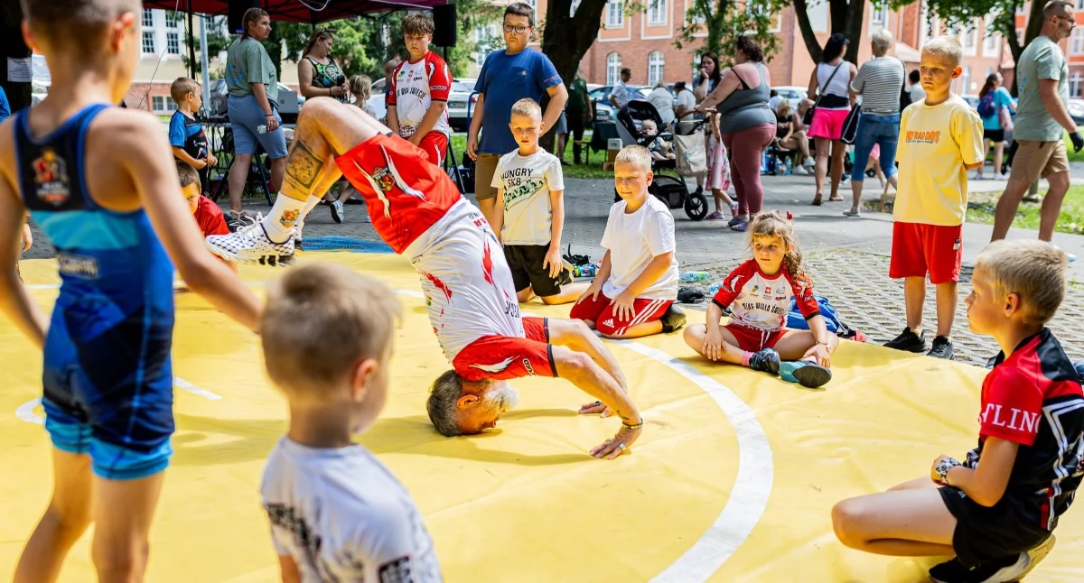 Dożynki, festyny i pikniki, Piknik Profilaktyczny Świeciu „Czas radości fajna sprawa nałogów zabawa” - zdjęcie, fotografia