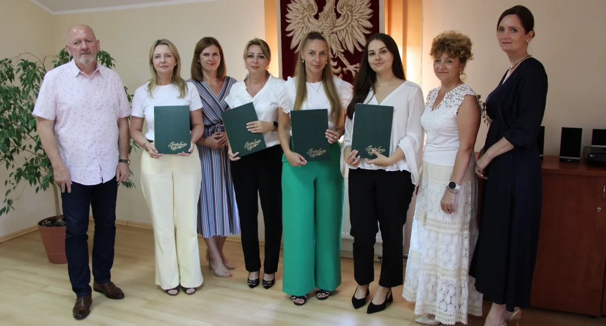 Edukacja, Nauczyciele gminy Drzycim otrzymali awanse Złożyli uroczyste ślubowanie - zdjęcie, fotografia