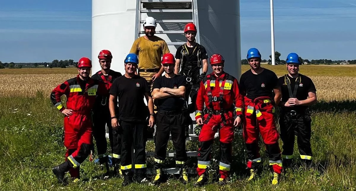 Akcja straży, Ćwiczenia służb farmie wiatrowej Zdobyto specjalistyczną wiedzę - zdjęcie, fotografia