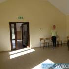 Obszerna sala świetlicowa może pomieścić około 100 osób