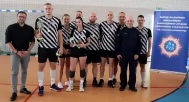 Turniej w Piłce Siatkowej Halowej Policjantów. Funkcjonariusze ze Świecia wicemistrzami