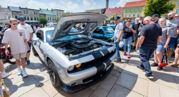 Piknik motoryzacyjny w Świeciu. Zjechały unikatowe auta [ZDJĘCIA]