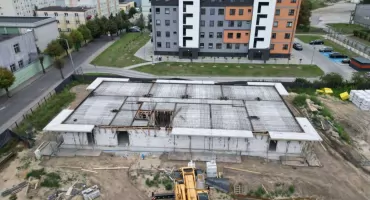 Tutaj powstają nowe mieszkania. Znany jest termin zakończenia prac
