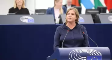 PE zatwierdził pożyczkę do 35 mld euro dla Ukrainy zabezpieczoną rosyjskimi aktywami