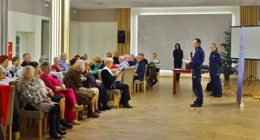 O zagrożeniach czyhających na seniorów. Debata społeczna w Bukowcu