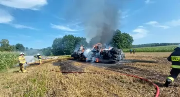 Baloty stanęły w płomieniach. Kolejny pożar podczas żniw [ZDJĘCIA]