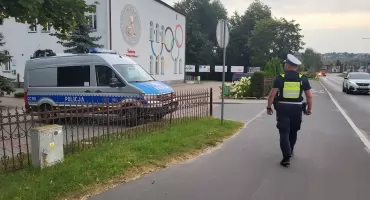 Droga do szkoły musi być bezpieczna. Policjanci sprawdzają okolice placówek oświatowych