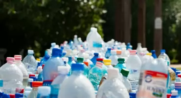 Polska wprowadza system kaucyjny. O czym warto wiedzieć?