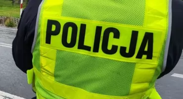 Pijany mężczyzna wjechał samochodem do rowu. Przyjechał po niego syn... również po alkoholu