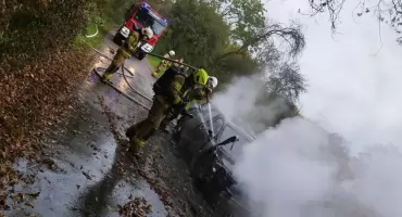 Samochód osobowy stanął w płomieniach. Spłonął doszczętnie [ZDJĘCIA]