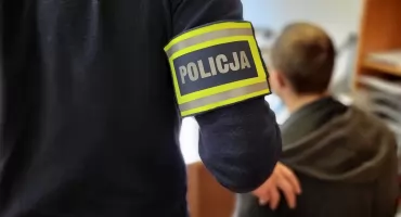Kierował pod wpływem narkotyków. Policjanci przeszukali też jego mieszkanie 