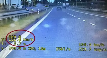 Przekroczył dozwoloną prędkość o 92 km/h. Policjanci apelują o rozwagę