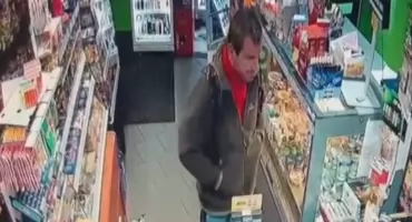 Płacił skradzioną kartą. Szuka go policja