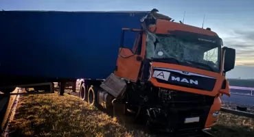 Groźny wypadek na S5. Zderzyły się dwa samochody ciężarowe