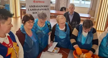 Bałabunowa biesiada i papierowe lampiony w klubie „Senior+” w Bukowcu