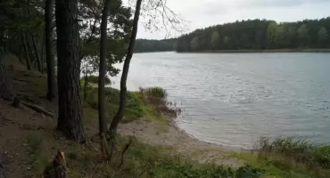 Duże zmiany na popularnym jeziorze. Wprowadzono zakaz używania silników spalinowych