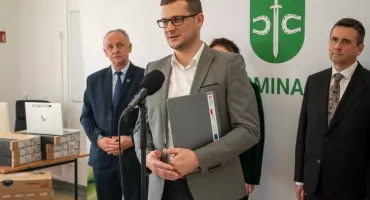 Ponad 36,5 tys. laptopów i tabletów trafi do szkół województwa kujawsko-pomorskiego. W Pruszczu odbyła się konferencja prasowa