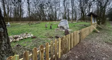 Cmentarz w Przechówku ogrodzony. Miejsce to skrywa jeszcze tajemnice