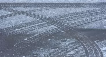 Mieszkańcy powiatu świeckiego krytycznie o działaniach służb podczas gołoledzi. Wyniki sondy