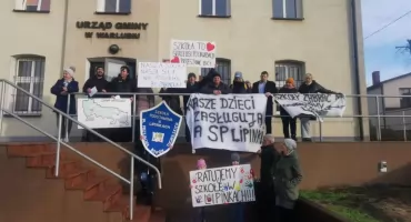 Szkoła w Lipinkach nie zostanie zamknięta. Protesty przyniosły oczekiwany skutek