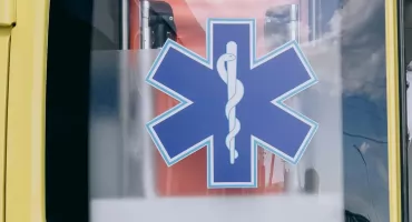 Mężczyzna stracił obie nogi. A mogło skończyć się jeszcze gorzej